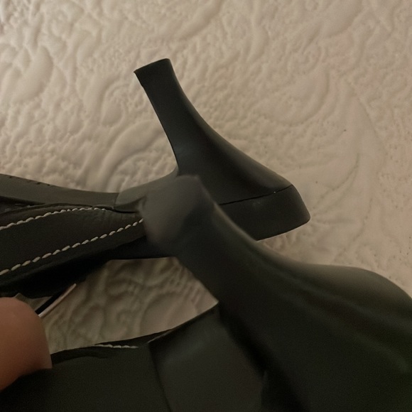 Shoes - Picture 4 of 6